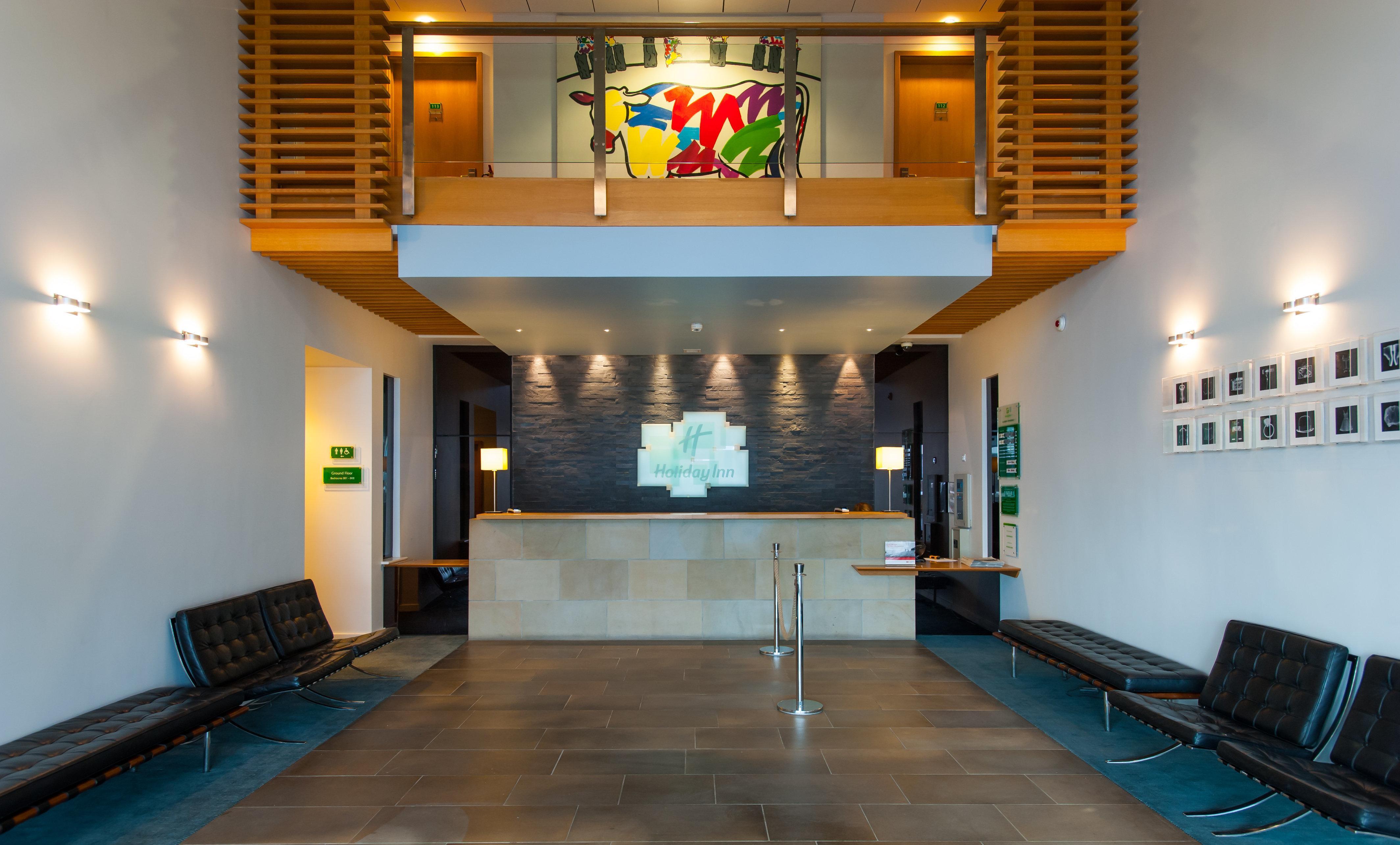 Holiday Inn Salisbury - Stonehenge, an IHG Hotel Amesbury Exterior foto
