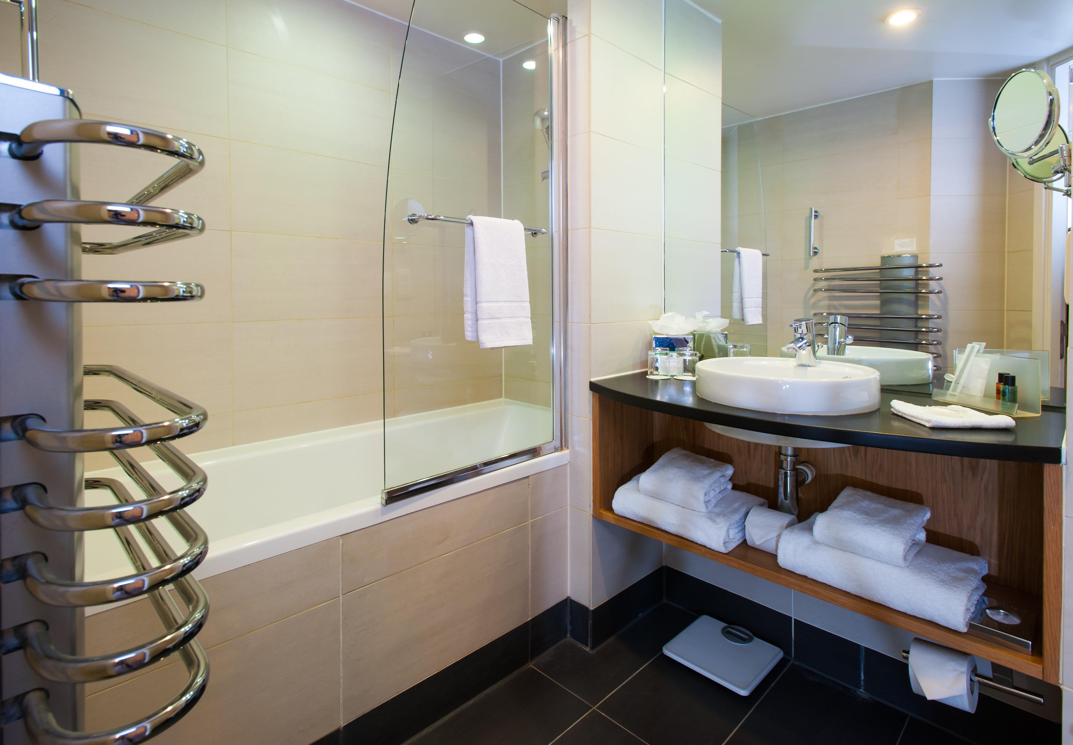 Holiday Inn Salisbury - Stonehenge, an IHG Hotel Amesbury Exterior foto