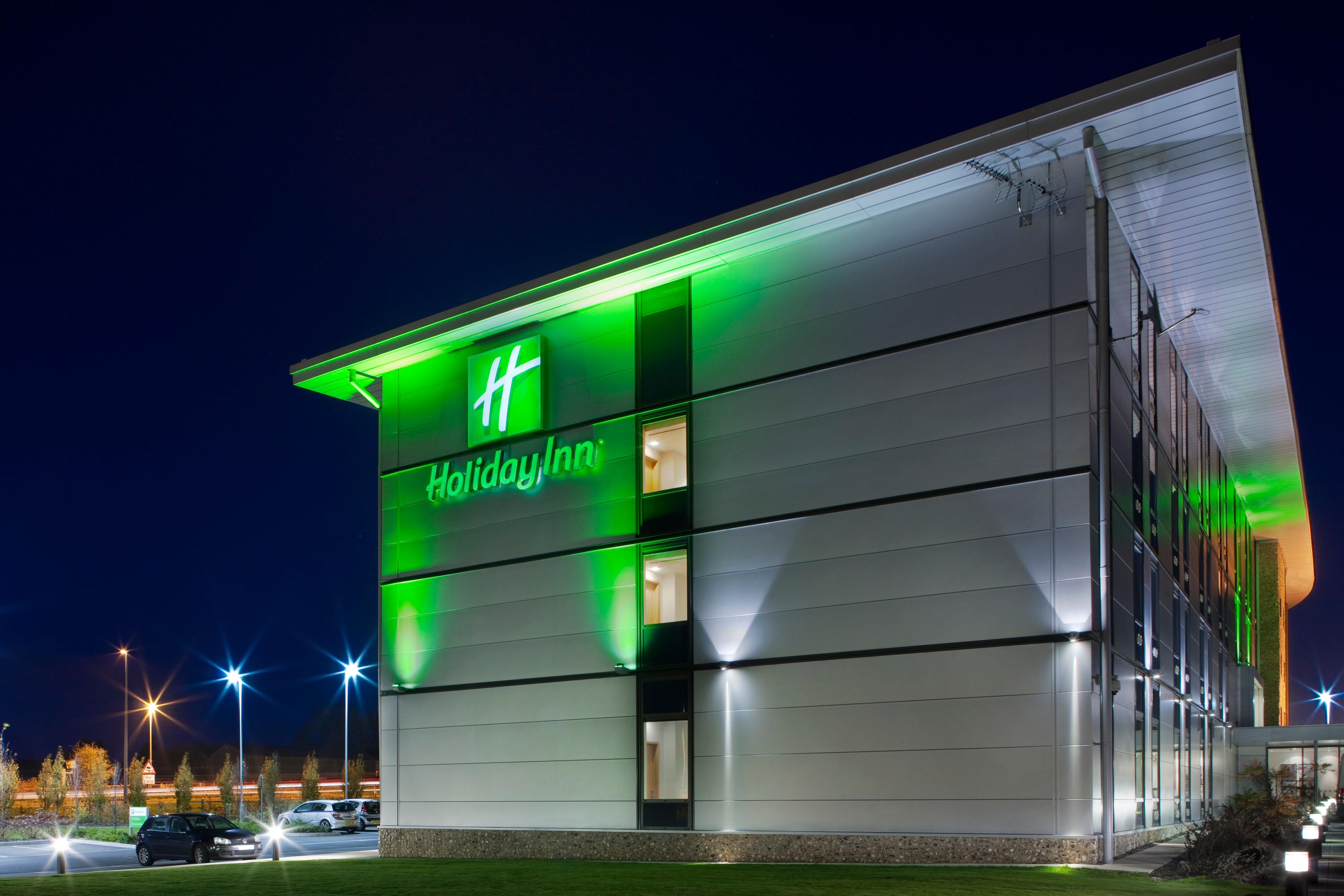 Holiday Inn Salisbury - Stonehenge, an IHG Hotel Amesbury Exterior foto