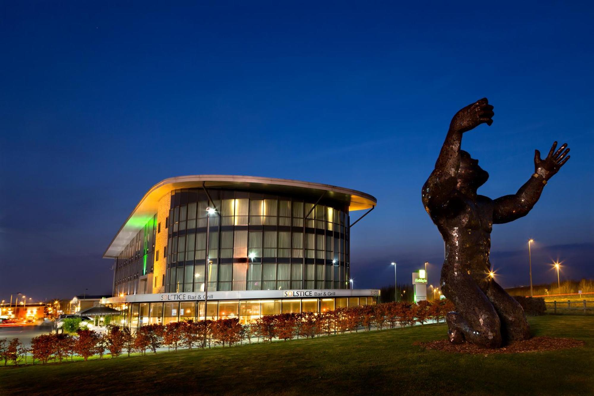 Holiday Inn Salisbury - Stonehenge, an IHG Hotel Amesbury Exterior foto