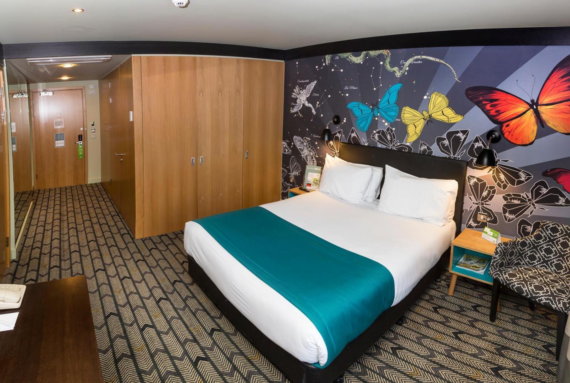 Holiday Inn Salisbury - Stonehenge, an IHG Hotel Amesbury Exterior foto