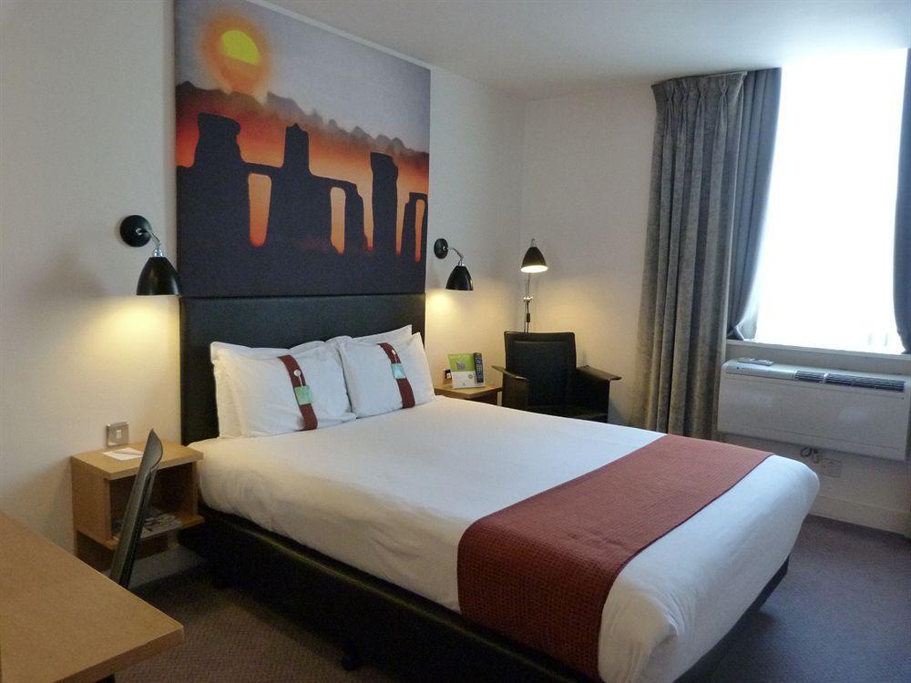 Holiday Inn Salisbury - Stonehenge, an IHG Hotel Amesbury Exterior foto