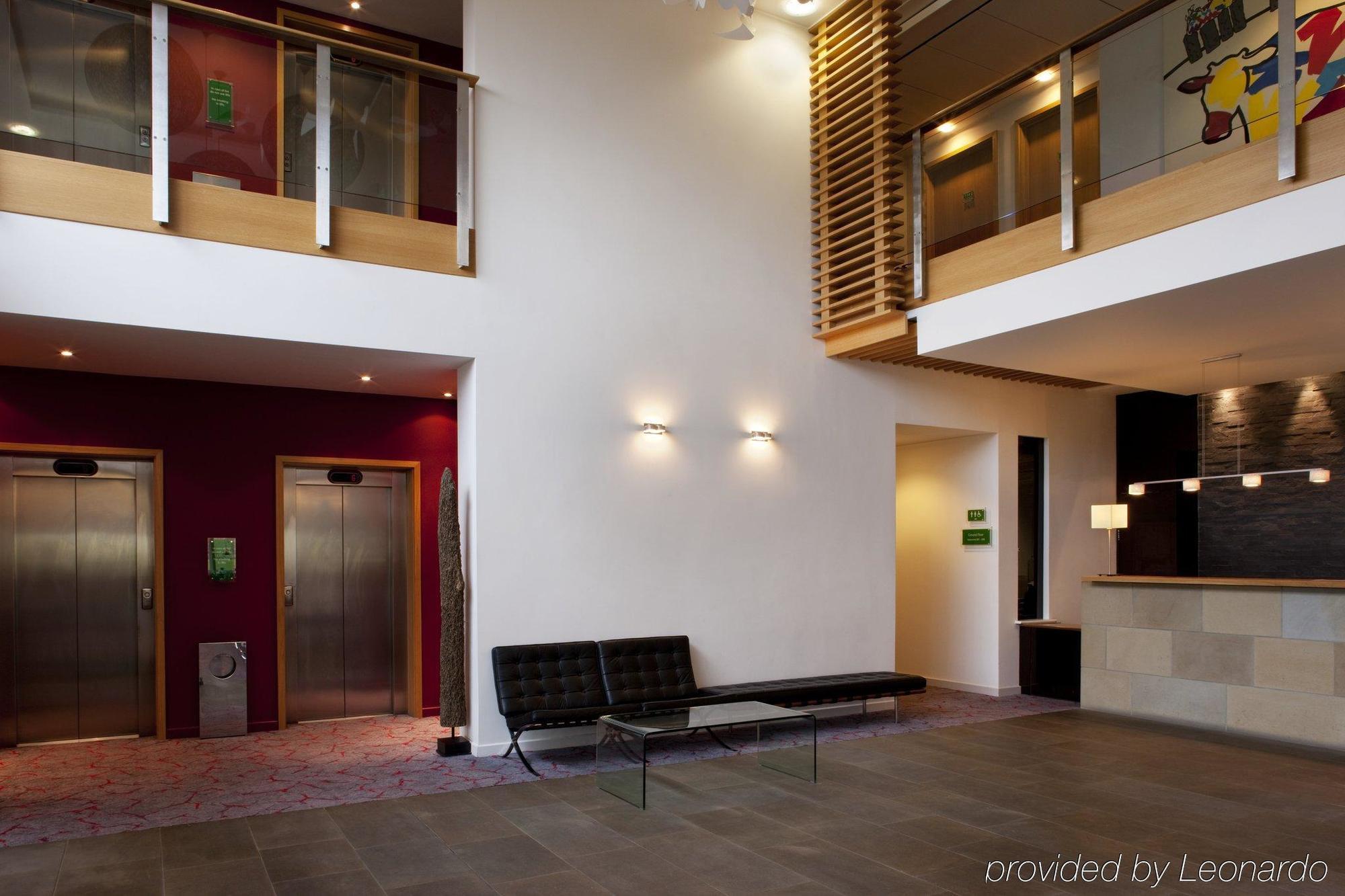 Holiday Inn Salisbury - Stonehenge, an IHG Hotel Amesbury Exterior foto