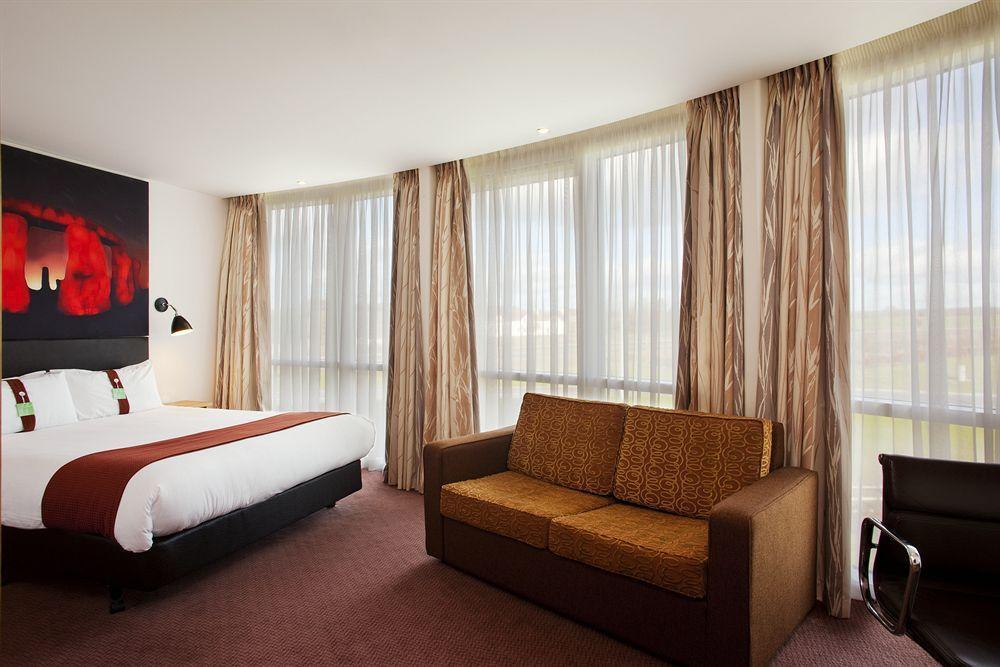 Holiday Inn Salisbury - Stonehenge, an IHG Hotel Amesbury Exterior foto