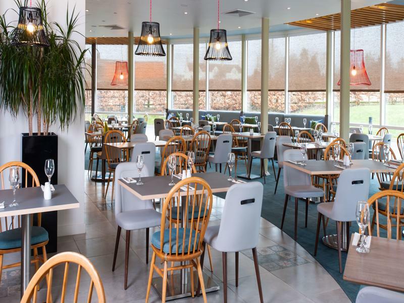 Holiday Inn Salisbury - Stonehenge, an IHG Hotel Amesbury Exterior foto