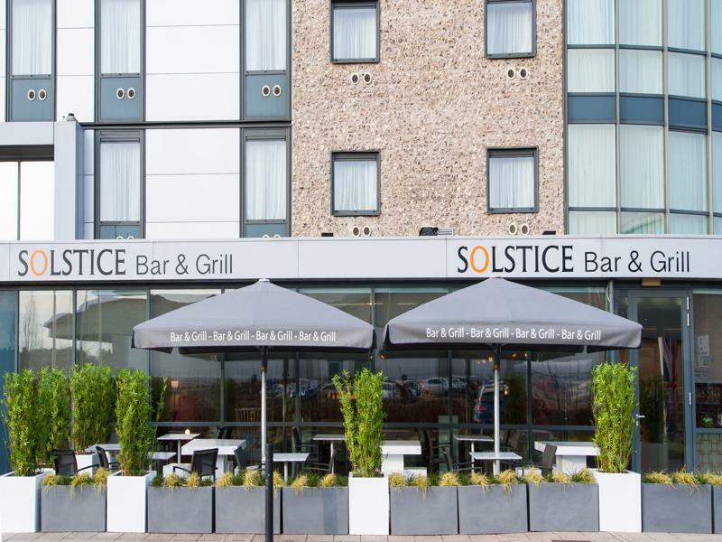 Holiday Inn Salisbury - Stonehenge, an IHG Hotel Amesbury Exterior foto